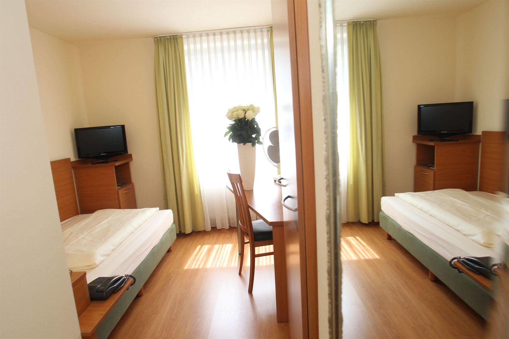 Memphis Hotel Frankfurt am Main Ruang foto